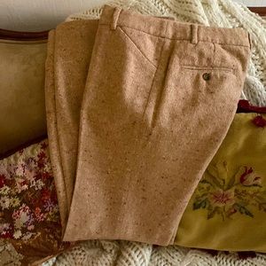 Body by Victoria, wool blend dress pants. Mid rice waist.